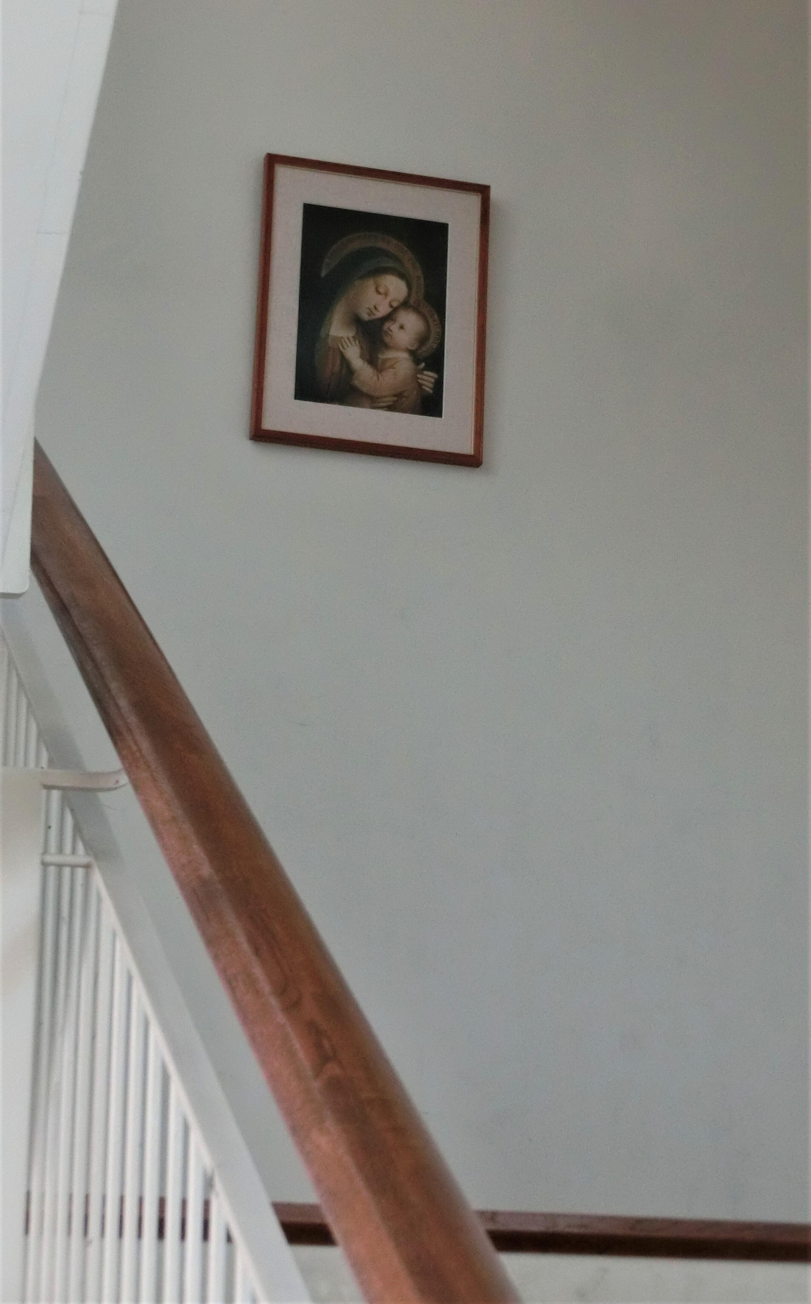 階段の聖母.jpg